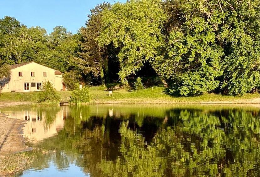 Etang Vallier Resort Brossac Exteriör bild