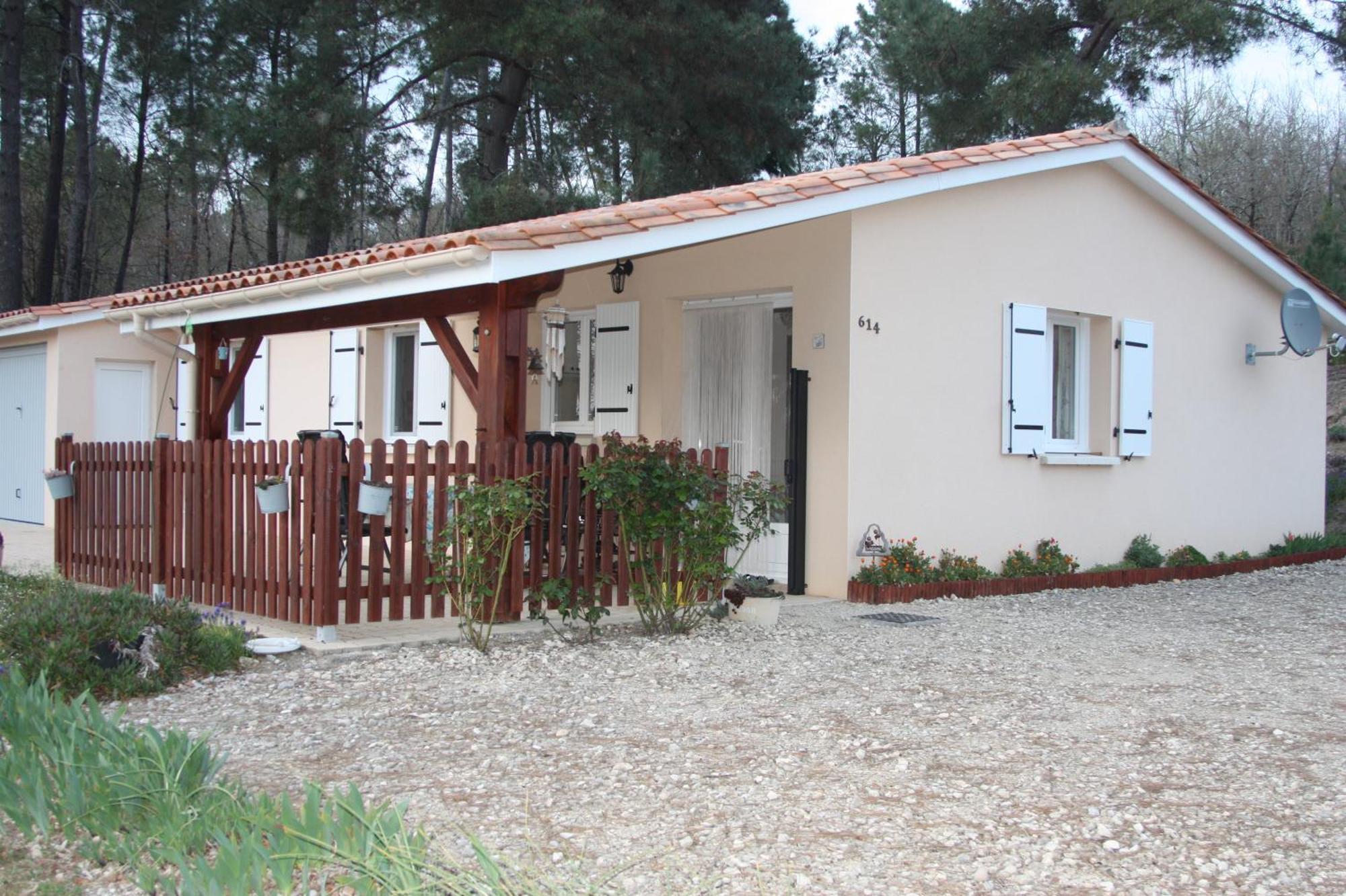 Etang Vallier Resort Brossac Exteriör bild