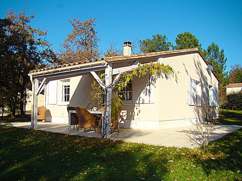 Etang Vallier Resort Brossac Rum bild