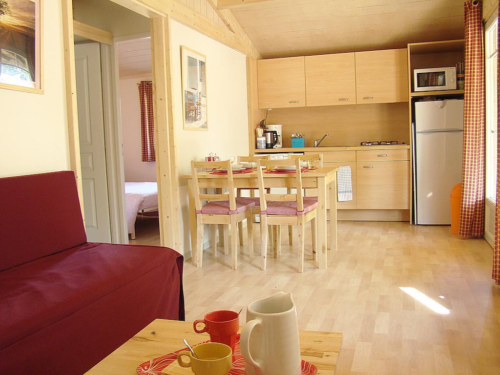 Etang Vallier Resort Brossac Rum bild